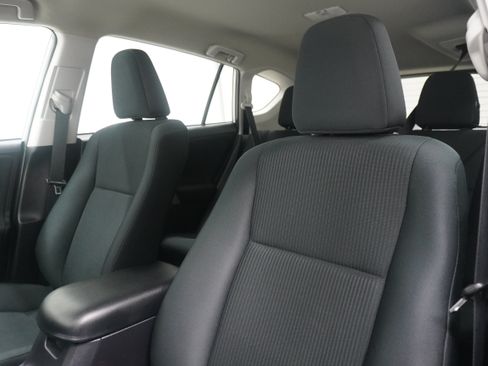 Used 2018 Toyota RAV4 LE FWD image 11