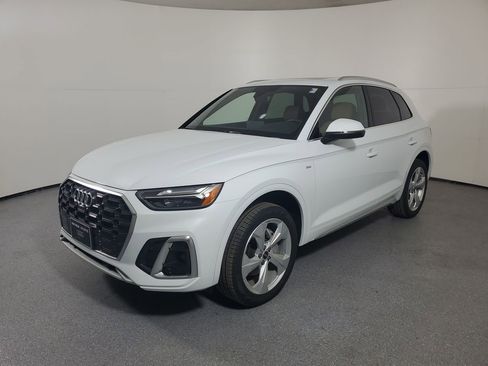 Certified 2025 Audi Q5 2.0T Premium Plus image 24