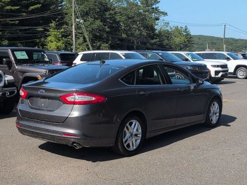 Used 2016 Ford Fusion SE FWD image 5