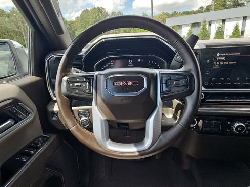 Used 2025 GMC Sierra 1500 SLT AWD/4WD image 19