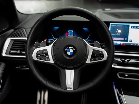 Used 2024 BMW X7 xDrive40i w/ M Sport Package AWD/4WD image 44