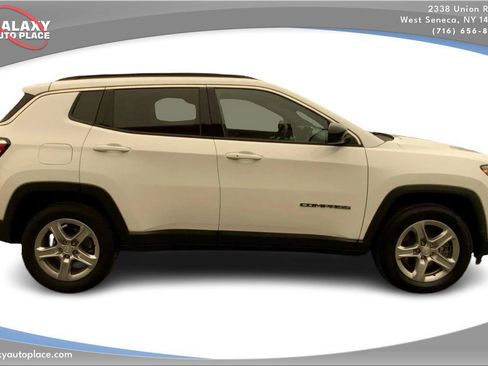 Used 2024 Jeep Compass Latitude AWD/4WD image 4