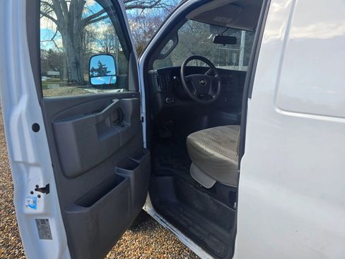 Used 2019 Chevrolet Express 3500 image 11