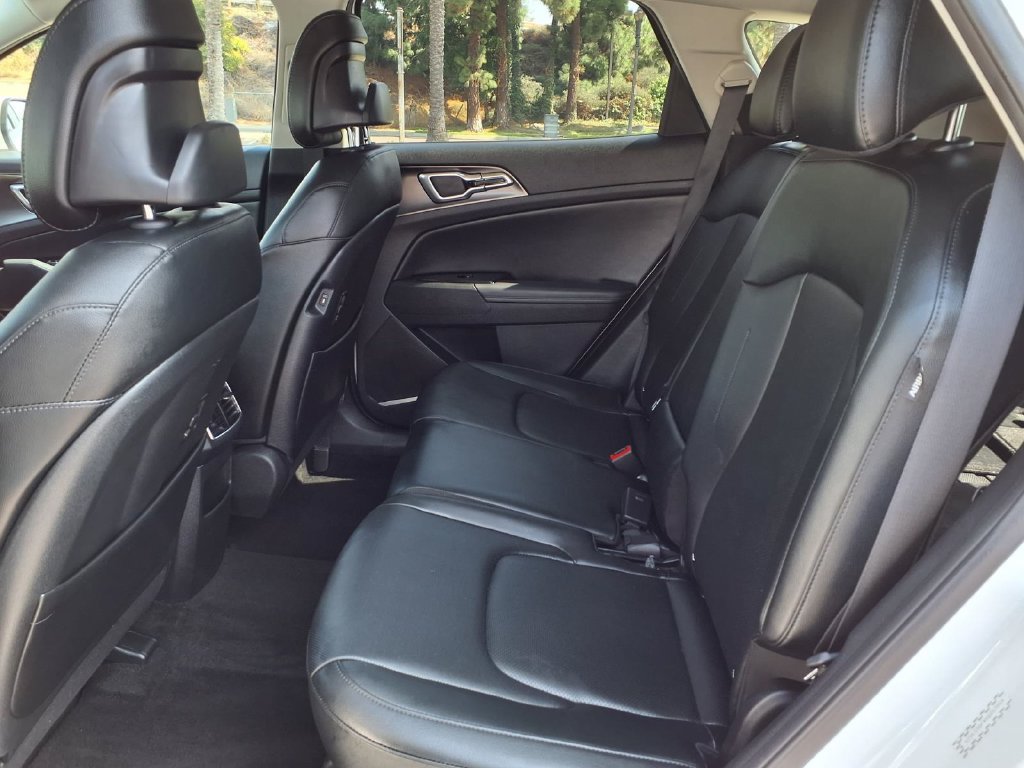 Certified 2025 Kia Sportage EX FWD image 11