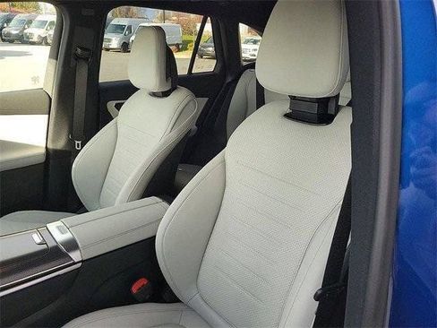 Used 2025 Mercedes-Benz GLC 300 4MATIC image 27