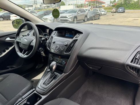 Used 2018 Ford Focus SE FWD image 10