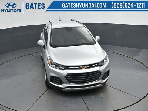 Used 2022 Chevrolet Trax LT w/ LT Convenience Package image 43