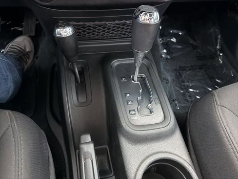 Used 2018 Jeep Wrangler Sport image 20