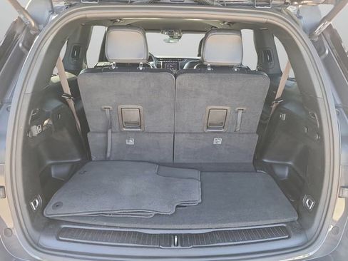 Used 2023 Jeep Grand Cherokee L Laredo image 32