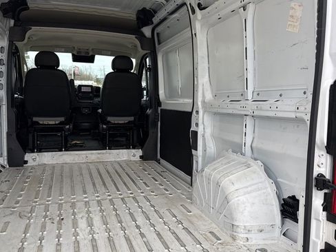 Used 2025 RAM ProMaster 2500 w/ Convenience Group image 17