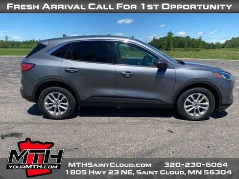 Used 2022 Ford Escape SE w/ Convenience Package AWD/4WD image 1