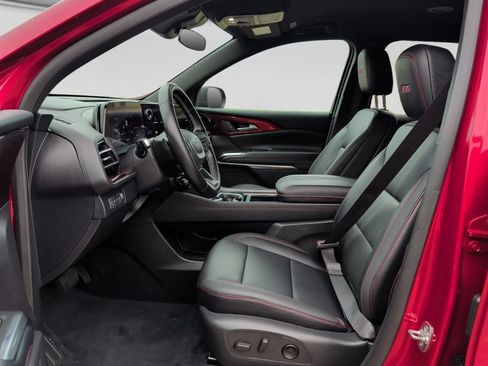Used 2025 Chevrolet Traverse Z71 w/ LPO, Floor Liner Package AWD/4WD image 16