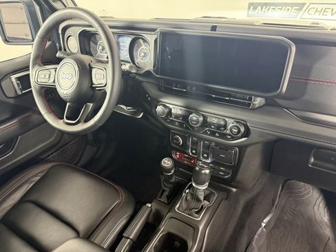 Used 2024 Jeep Wrangler Rubicon image 17