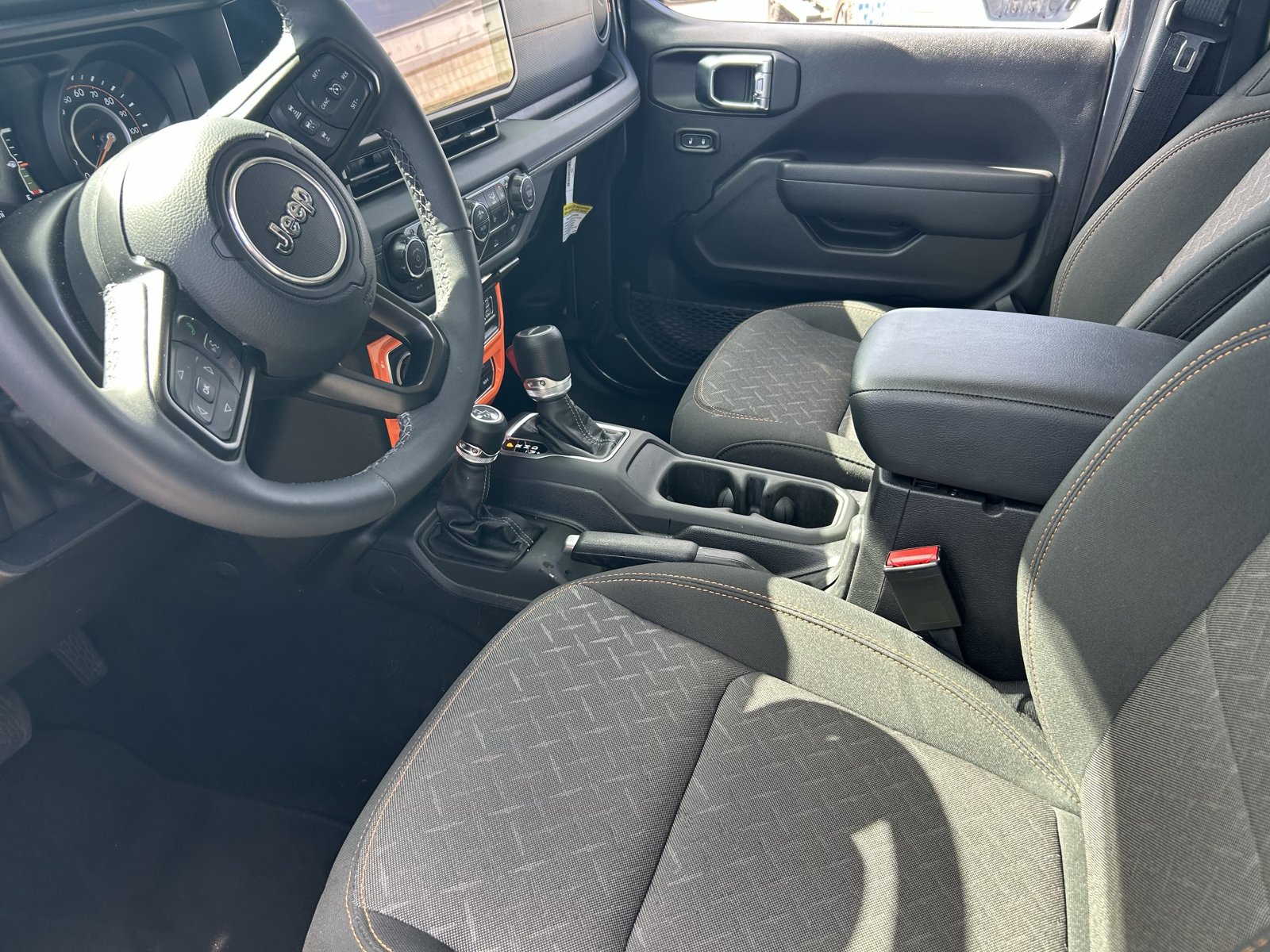 Used 2025 Jeep Gladiator Mojave w/ Convenience Group AWD/4WD image 10