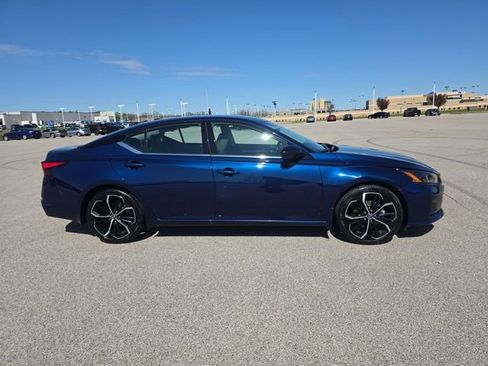 Used 2023 Nissan Altima 2.5 SR image 14