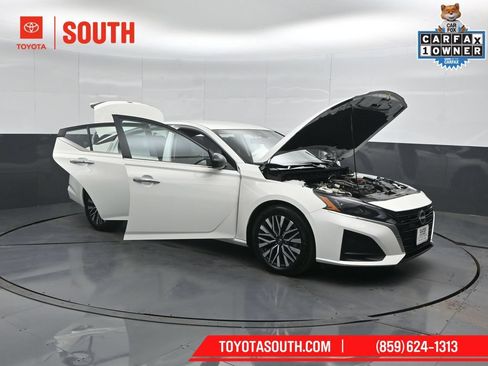 Used 2025 Nissan Altima 2.5 SV FWD image 53