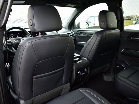 Used 2024 GMC Acadia Elevation image 24