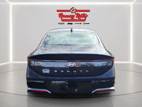 Used 2024 Hyundai Sonata SEL w/ Convenience Package FWD image 4