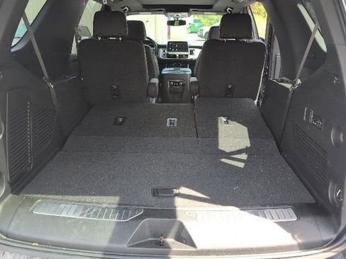 Used 2022 Chevrolet Tahoe Z71 w/ Luxury Package image 16