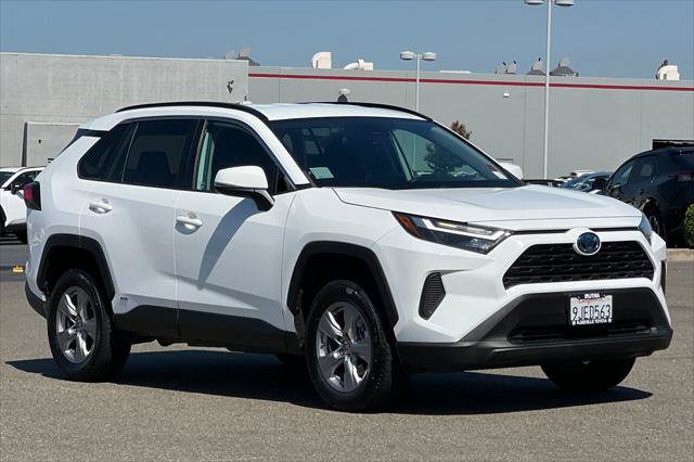 Certified 2023 Toyota RAV4 LE AWD/4WD image 5