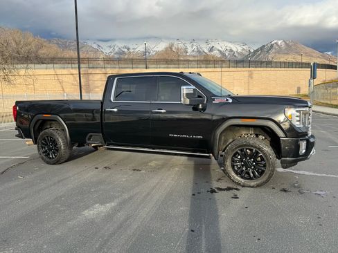 Used 2023 GMC Sierra 3500 Denali w/ Denali Black Diamond Edition image 4
