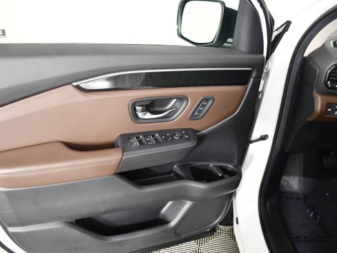 Used 2025 Honda Pilot Elite image 38