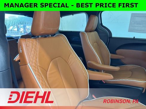 New 2026 Chrysler Pacifica Pinnacle image 14