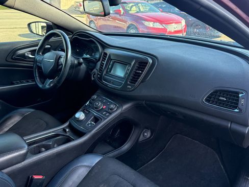 Used 2016 Chrysler 200 S FWD image 18