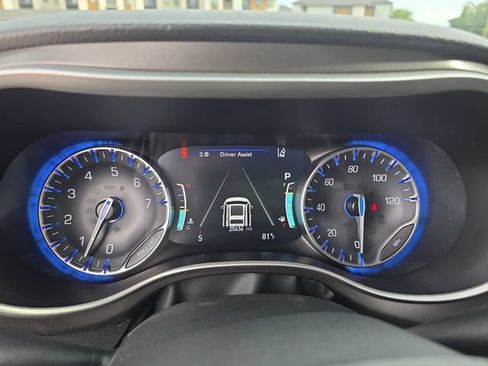 Used 2024 Chrysler Pacifica Touring-L AWD/4WD image 22
