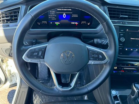 Used 2022 Volkswagen Tiguan SE image 23