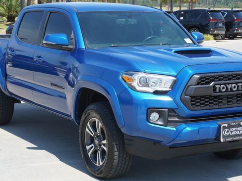 Used 2016 Toyota Tacoma TRD Sport w/ Towing Package RWD image 3