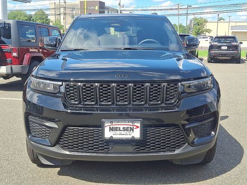 Used 2024 Jeep Grand Cherokee Altitude AWD/4WD image 35
