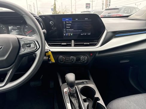 Used 2025 Chevrolet Trax LS image 19
