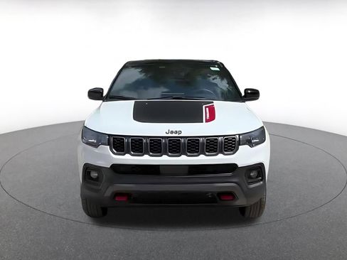 Used 2025 Jeep Compass Trailhawk AWD/4WD image 4