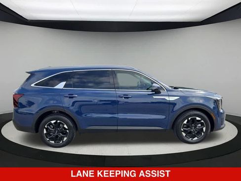 Used 2025 Kia Sorento S FWD image 7