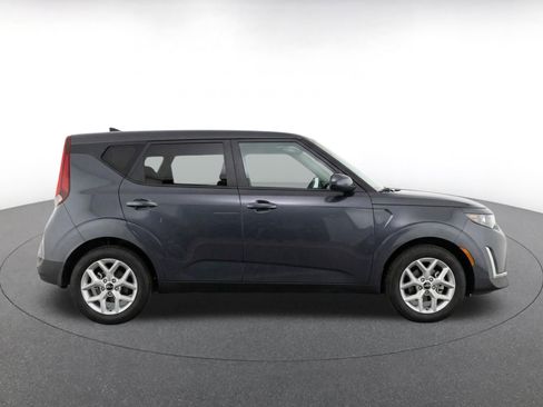 Used 2025 Kia Soul LX w/ LX Technology Package FWD image 10
