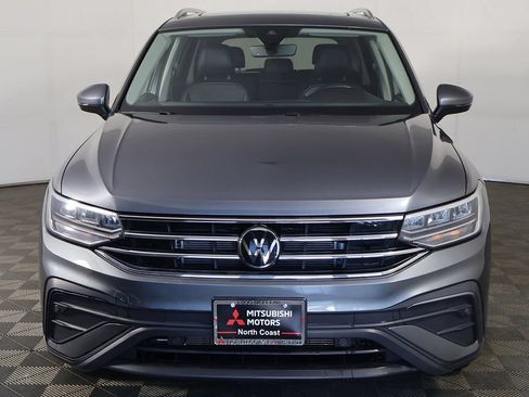 Used 2024 Volkswagen Tiguan SE w/ Panoramic Sunroof Package AWD/4WD image 11