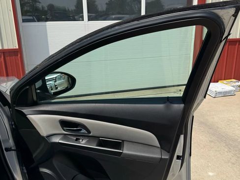 Used 2014 Chevrolet Cruze LT image 17