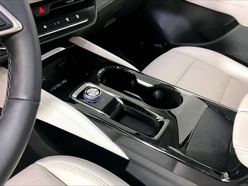 Used 2025 Buick Envision Avenir AWD/4WD image 16