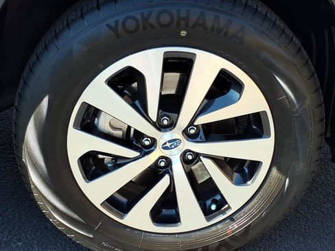 Certified 2025 Subaru Outback Premium w/ Popular Package #1A image 9