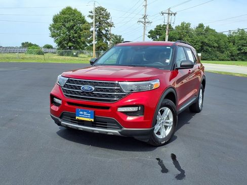 Certified 2023 Ford Explorer XLT w/ Equipment Group 202A AWD/4WD image 1