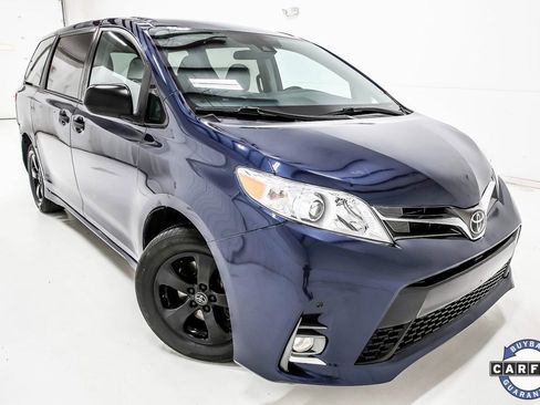 Used 2020 Toyota Sienna L image 9
