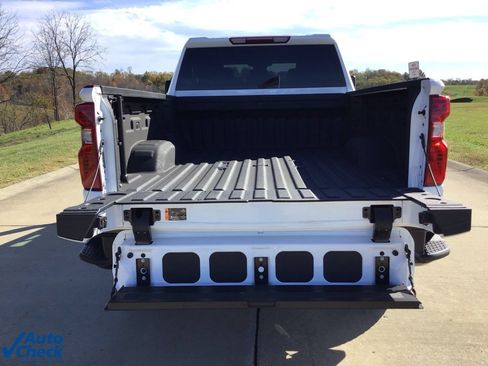 Used 2025 Chevrolet Silverado 2500 Custom w/ Custom Value Package image 5