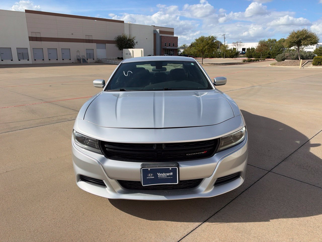 Used 2022 Dodge Charger SXT RWD image 2