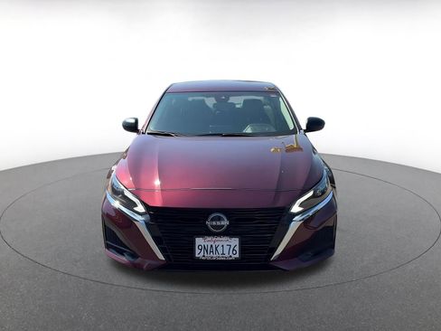 Used 2024 Nissan Altima 2.5 SV image 4