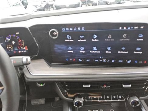 Used 2026 Chevrolet Suburban Z71 AWD/4WD image 6