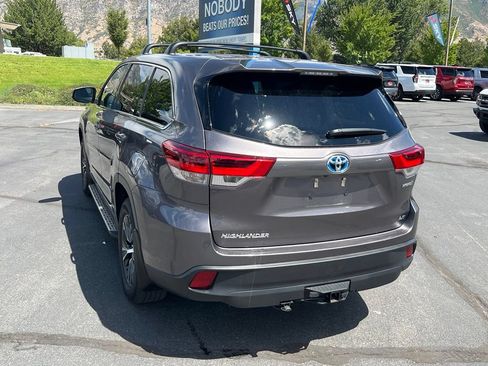 Used 2019 Toyota Highlander LE AWD/4WD image 11