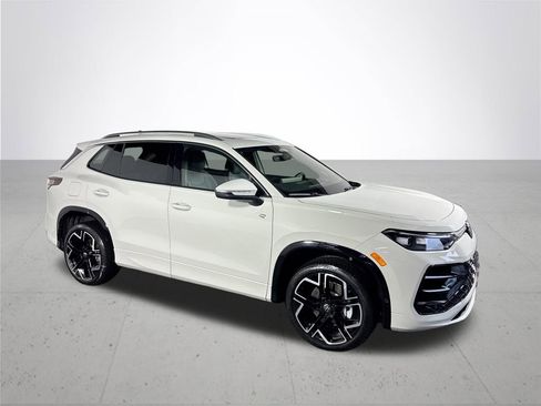 New 2026 Volkswagen Tiguan SEL R-Line image 4