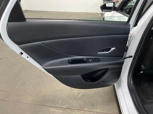 Used 2024 Hyundai Elantra SEL FWD image 19