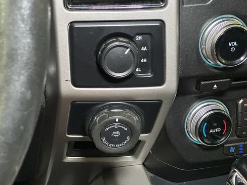 Used 2018 Ford F150 Lariat w/ Equipment Group 502A Luxury AWD/4WD image 32